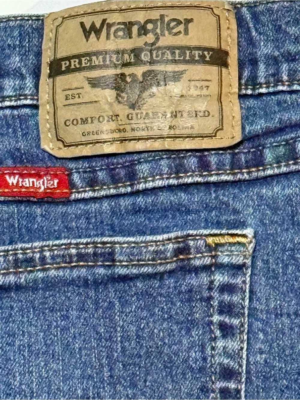 Wrangler Premium Quality Men's Straight Jeans in Classic Denim Blue size 44 x 29